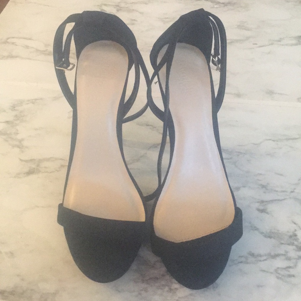 Black heels - Picture 2 of 3